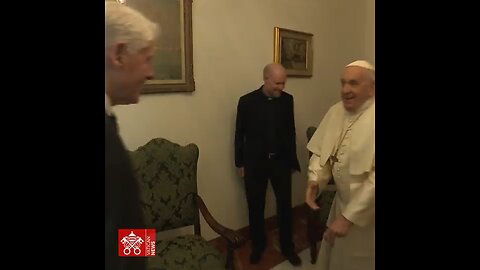 O papa encontrando Bill Clinton ( fraude climática) e o filho do George Soros ( usuário Adenochrome)