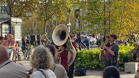 buskers in Paris