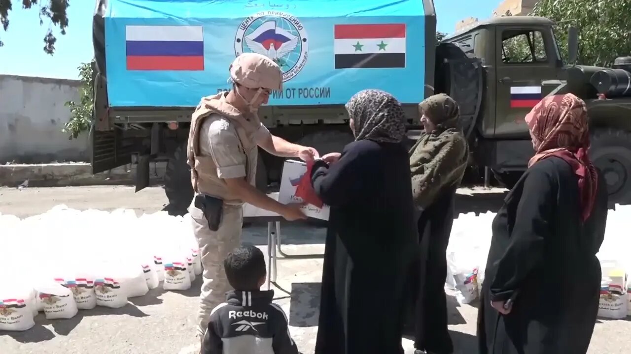 Russian Troops From The Centre Of Reconciliation In Syria Handed Out Humanitarian Aid In Bir Ajam