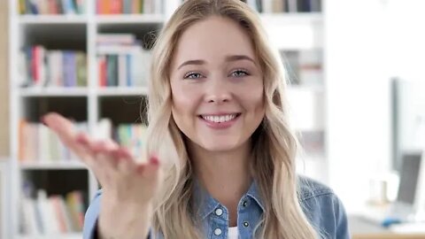S1E6 Attract soul aligned clients, step into your power, and master your messaging with Ildiko Szabo