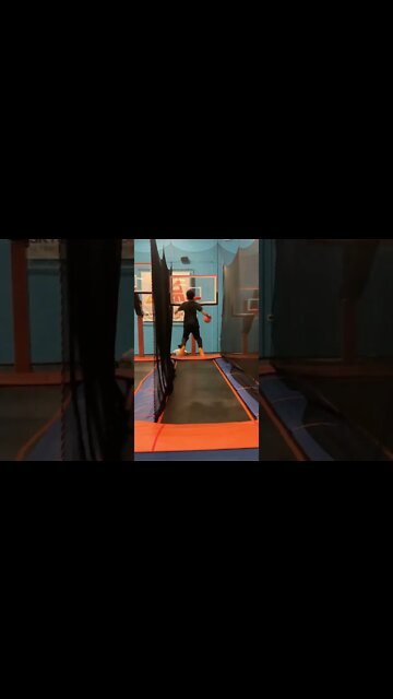 #skyzone #slamdunk #sessionstv #trampoline