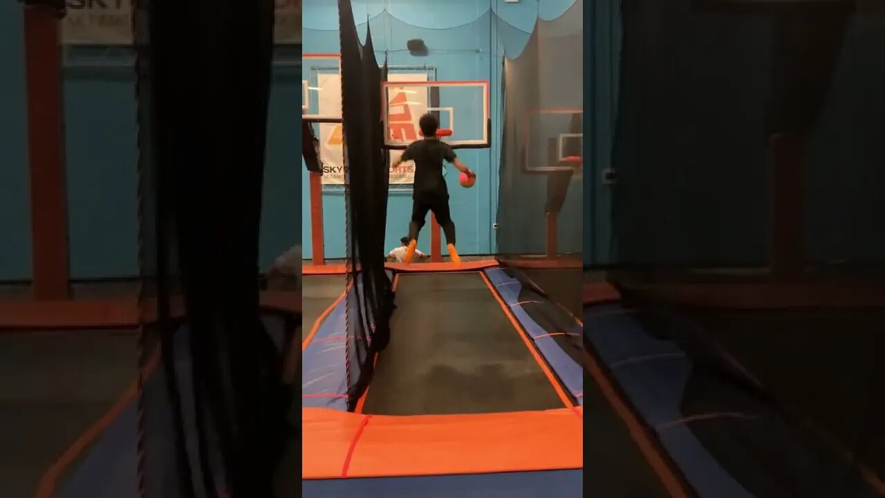 #skyzone #slamdunk #sessionstv #trampoline