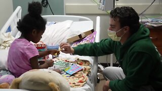 Michigan State Quarterback Payton Thorne spreading Christmas cheer with kids at Sparrow Hospital