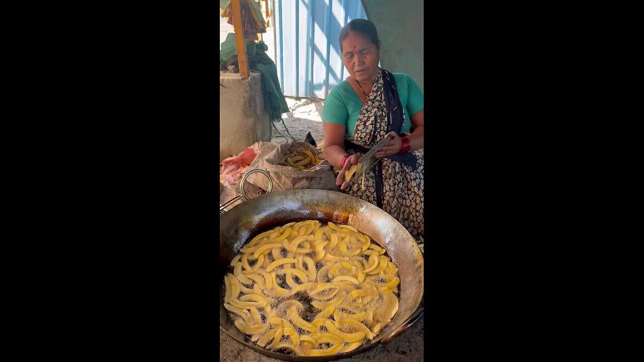 Hardworking aunty selling authentic banana chips #shorts