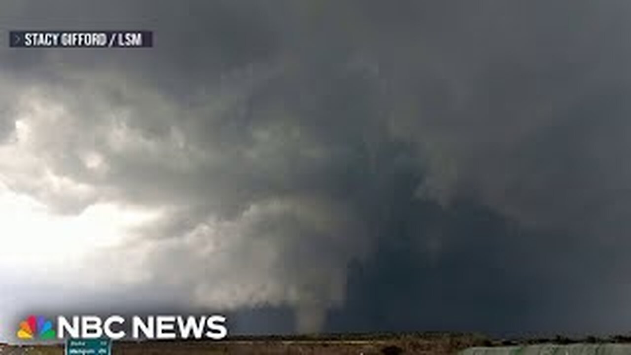 Severe weather risks for millions of holidaytravelers as TSA screens record number of passengers