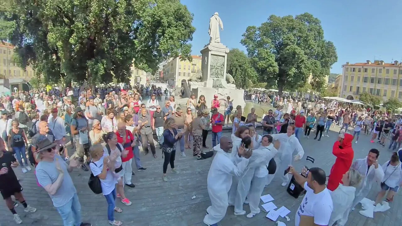 Les masques blancs démasqués dansent sur Bellaciao