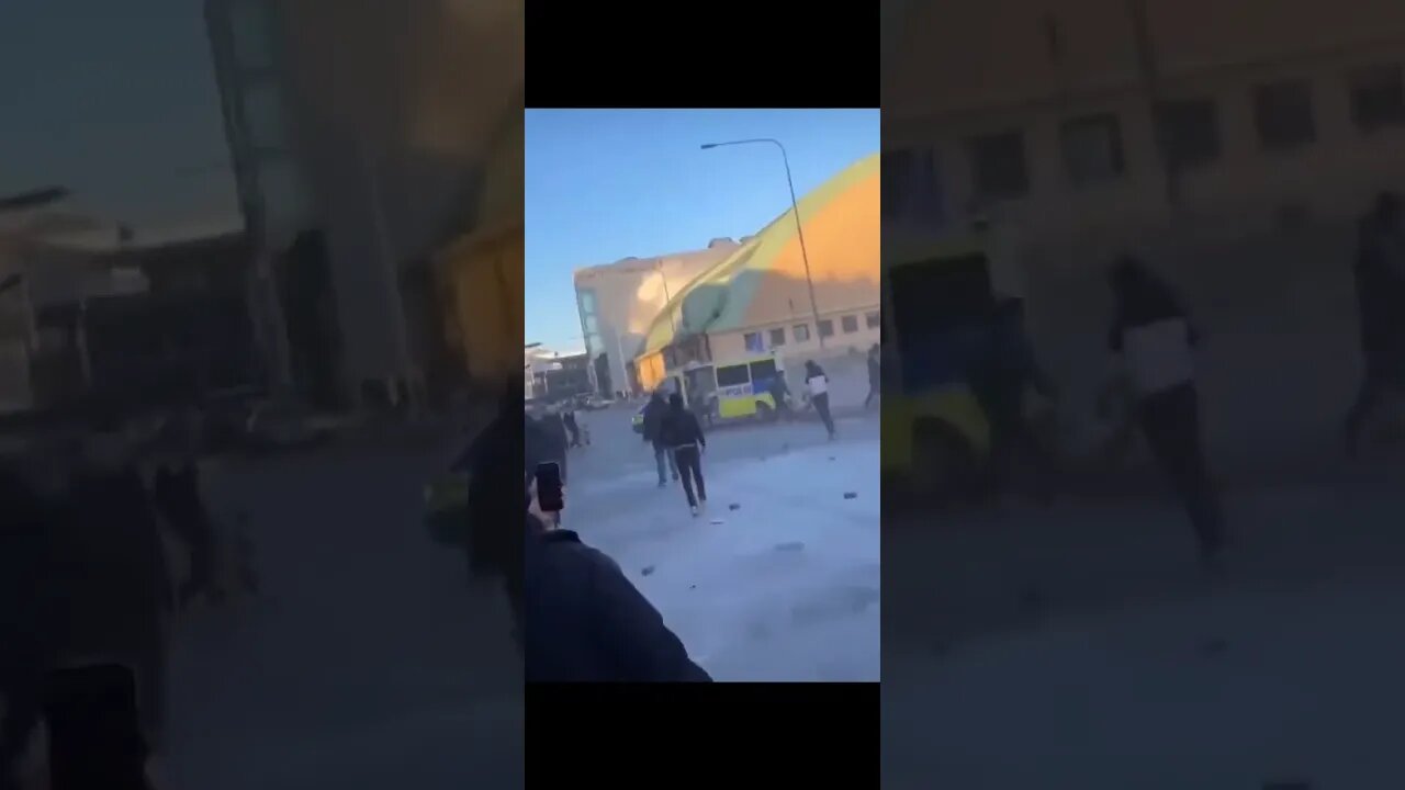 د. Pro Palestine protesters take police van and crash in to building #Sweden.#israel#דחוף#Urgent