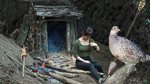Complete shelter in 2 days solo survival with wild food hunting skills