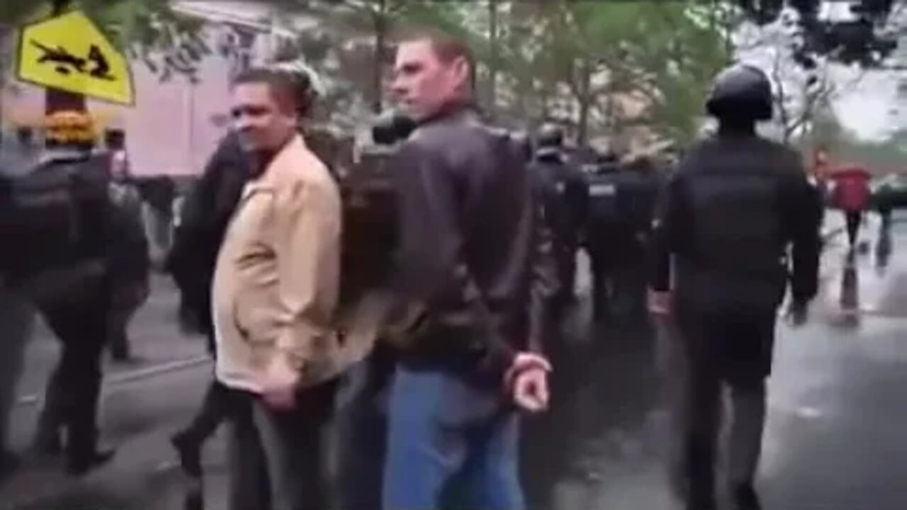 Ukranian police put down their shields & stand with their people,One day this will happen everyw
