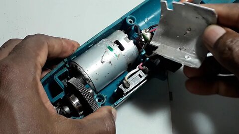 Makita DA312D angle drill teardown bad battery pt1