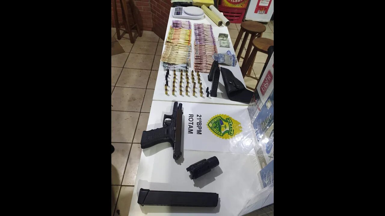POLÍCIA APREENDE ARMA DE FOGO, CARREGADORES E MUNIÇÕES EM UBIRATÃ UM HOMEM DE 21 ANOS FOI PRESO
