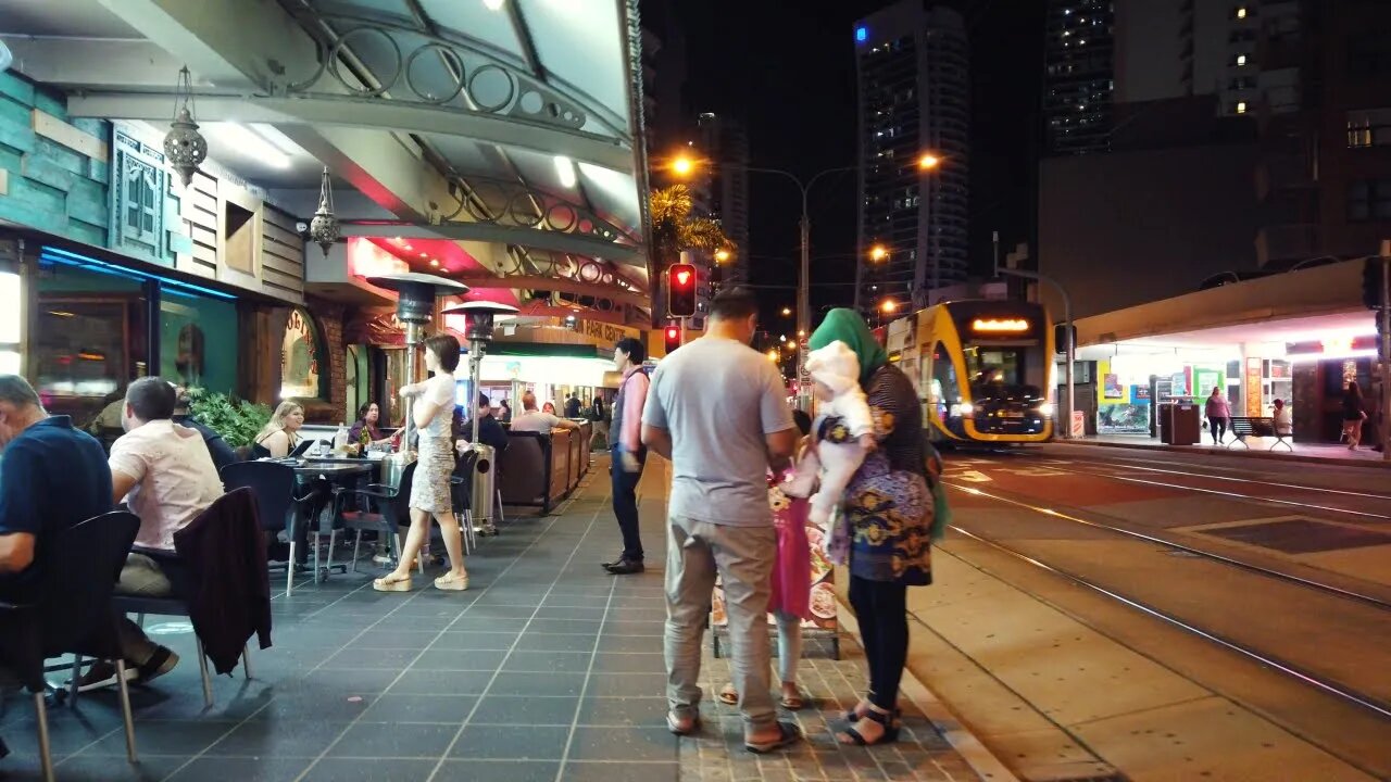 Australia | Gold Coast - Surfers Paradise Sunday Evening Walk