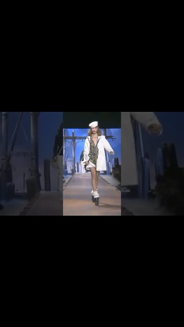 Karliekloss in Christian Dior Spring/Summer 2011 FashionShow