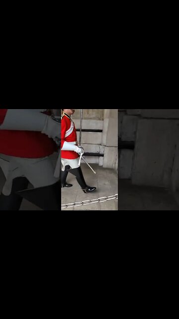 He slides his feet #horseguardsparade