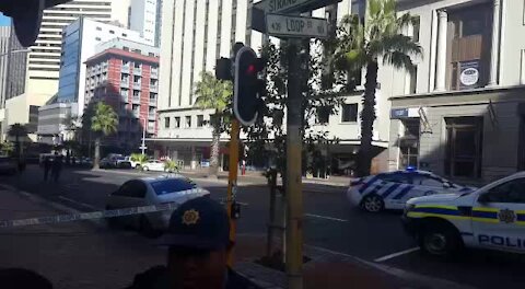 UPDATE 2 - Police search for two robbery suspects after 'hostage' situation in CTown CBD (KxU)