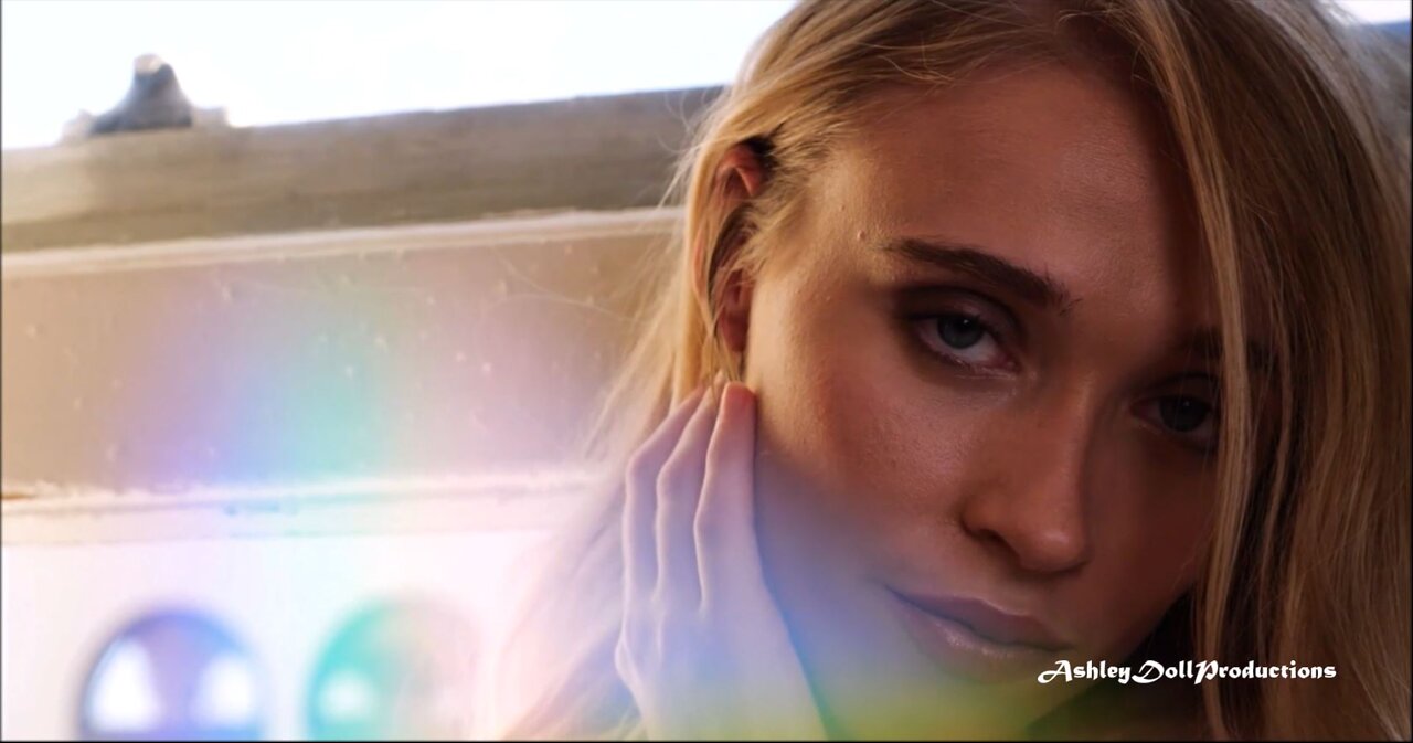 Riley Anne - Waiting For Love