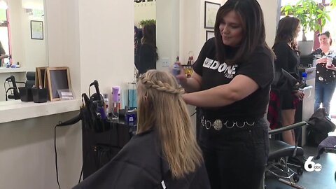 Boise Letter Carriers dye their hair blue, raise awareness for Stamp Out Hunger