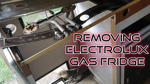 🇫🇮 Removing old Electrolux gas fridge from motorhome