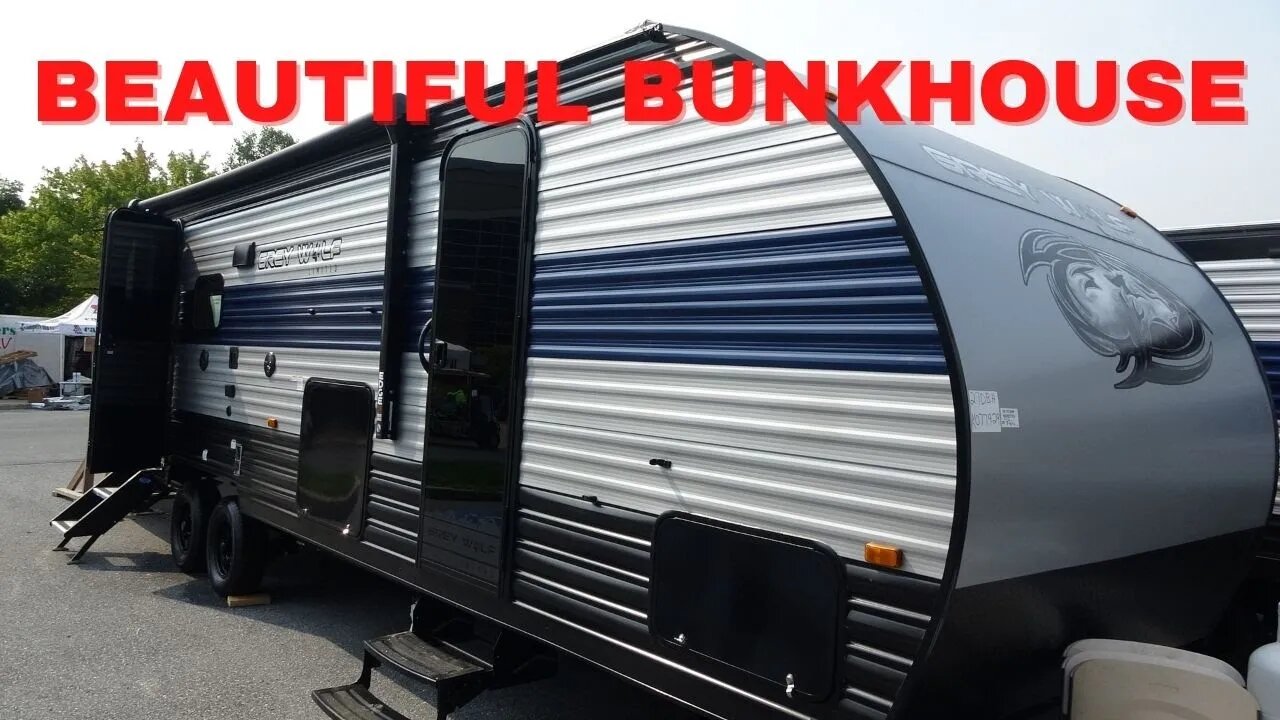 Tour this BEAUTIFUL BUNKHOUSE 2022 GREY WOLF 27DBH