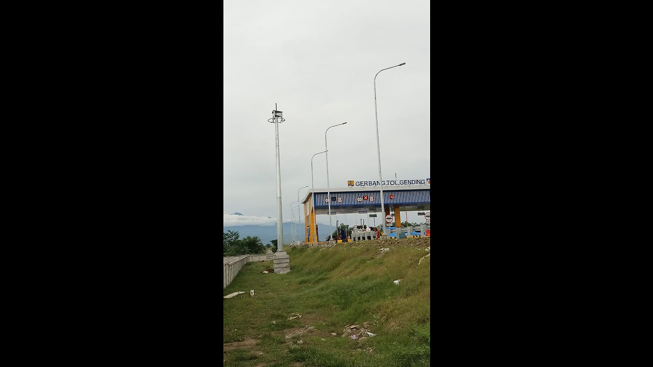 instalasi mendirikan Tiang Lampu HighMast 25 Meter Tol ProboWangi Seksi 1 (Gerbang Tol Gending 2023)