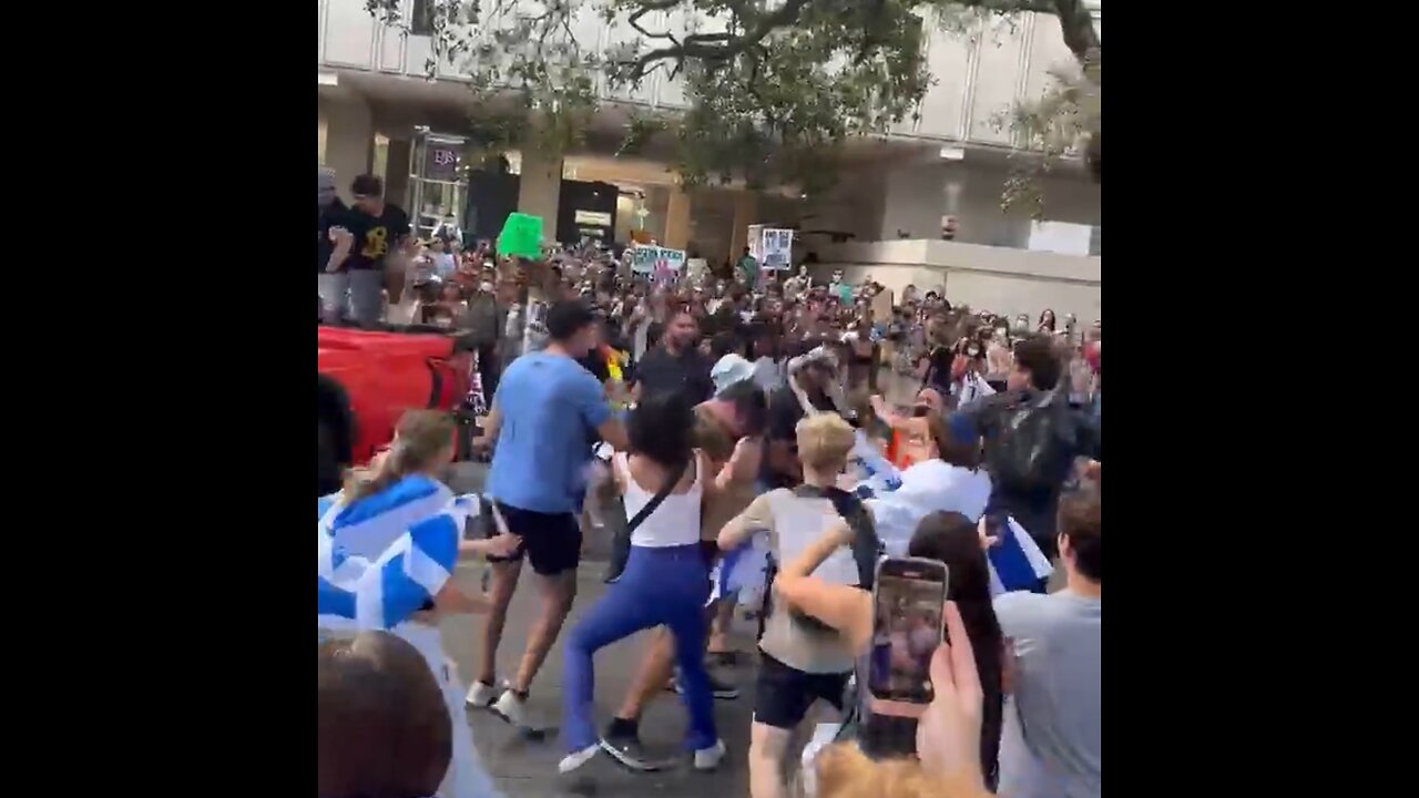 Hamas Supporter ATTACKS Israel Supporter At Tulane University