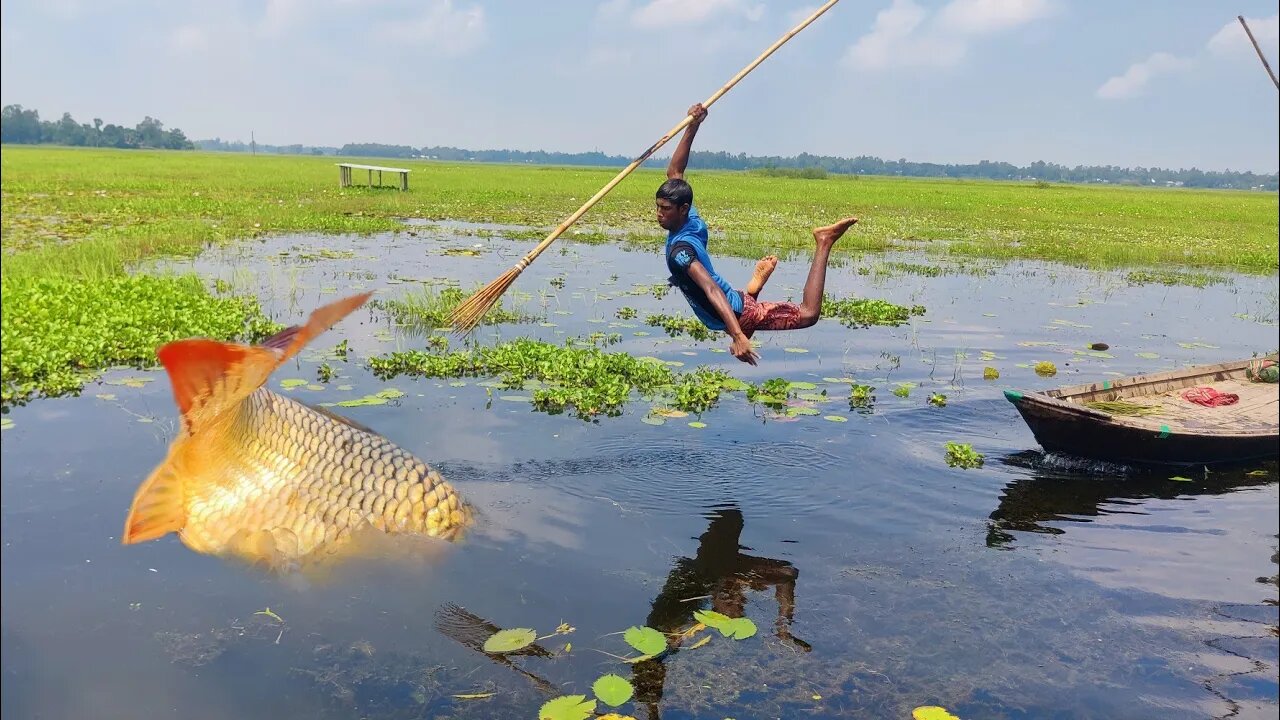 [ Unbelievable Fishing Technique ] Traditional Fish Catch From Boat Flood Water - Amazing Fishing🤨