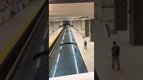 Montréal last metro #viralvideo #train #montreal