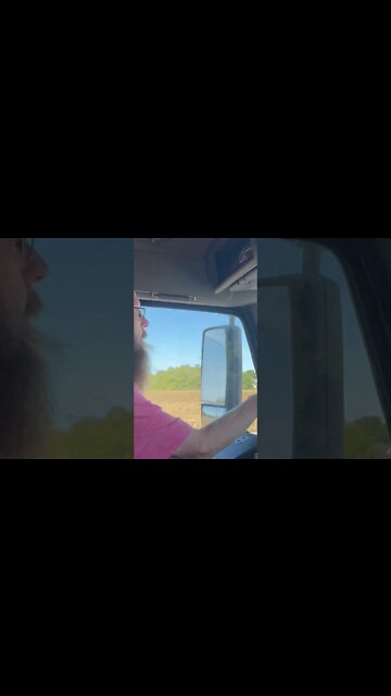 So many drivers end up in the ditch not this man￼