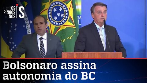 Bolsonaro sanciona autonomia do Banco Central e dá posse a Onyx e Roma