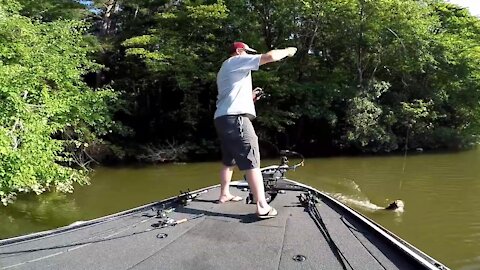 Georgia Bassfishing in the HEAT of Summer