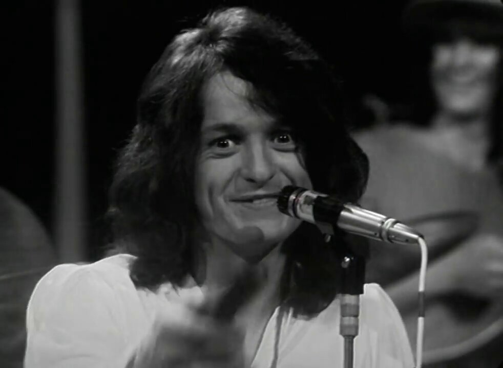 Looking Around - Yes