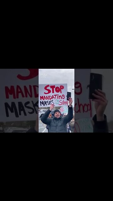 STUDENTS IN ILLINOIS WALKOUT IN DEFIANCE OF MASK MANDATES