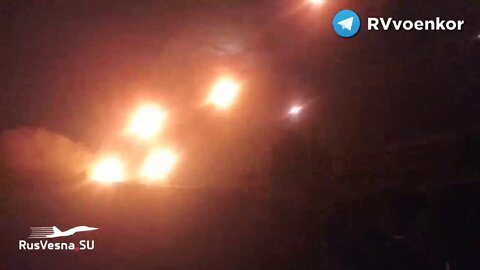 3 Russian Tornado-G MLRS fire 40 rockets each to hammer the Liman front line (volume warning)