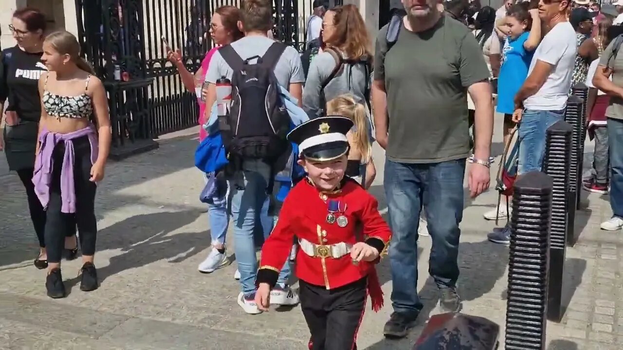Frank's back from visiting the the Welsh guards #thekingsguard