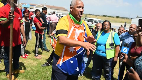 SOUTH AFRICA - Cape Town - Silversands and Mfuleni residents clash over school(Video) (4kn)