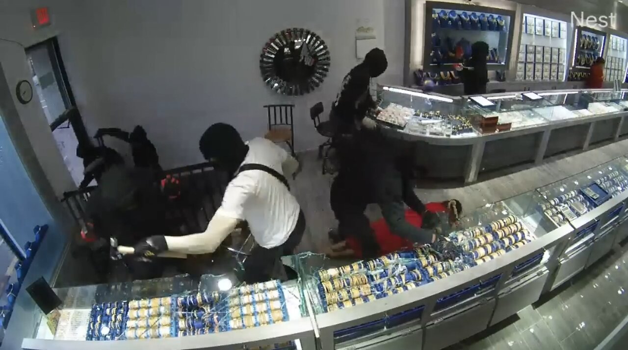 Thieves Rob $1 Million In Jewelry In 60 Seconds