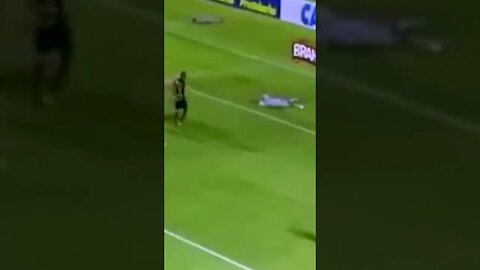 ⚽🚨[QUE ISSO GOLEIRÃO?!]🚨⚽ GOLEIRO FAZ DEFESA MALUCA DE PENALTI! #futebol #futebolaovivo
