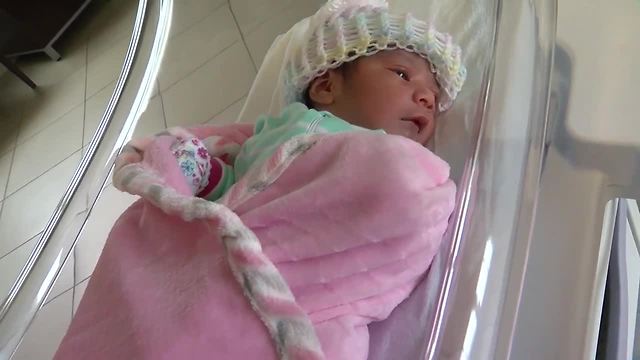 94-year-old woman crochets 5,000 caps for newborn babies at South Florida Baptist Hospital