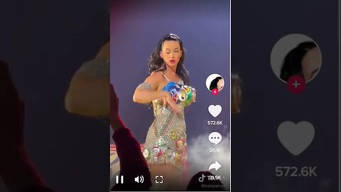 Katy Perry eye glitch video from Vegas show (see description for theories) #katyperry