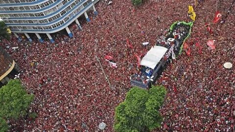 AO VIVO FESTA DO FLAMENGO NO CENTRO /RIO DE JANEIRO VAI PARAR/ MAIS DE 100 MIL RUBRO-NEGROS NAS RUAS