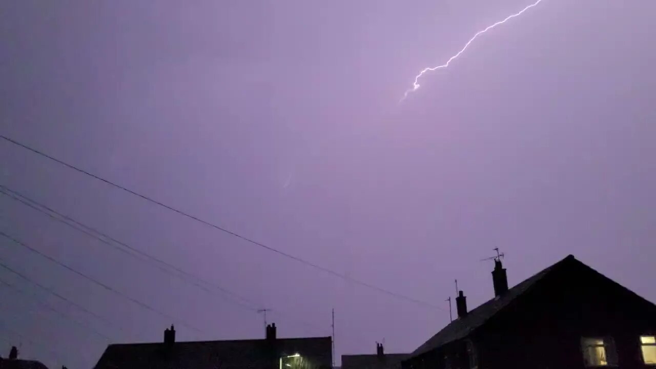 more freaky thunder and fork lightning captured