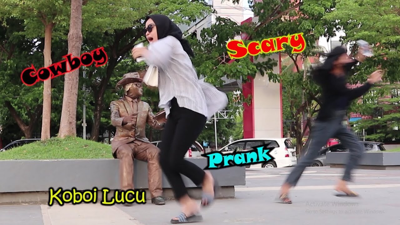 cowboy prank.bestcowboy prank. best statue scare pranklelucun statue prank. lucu patung prank.