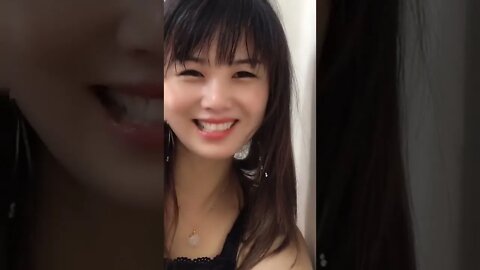 你夸我好看，我就夸你帅%咬嘴唇 #最美笑容