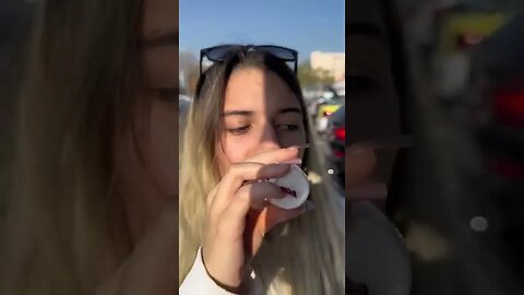 Iubita mea Testeaza cele mai PICANTE sosuri #oguritamica #mancaciosul #mancare