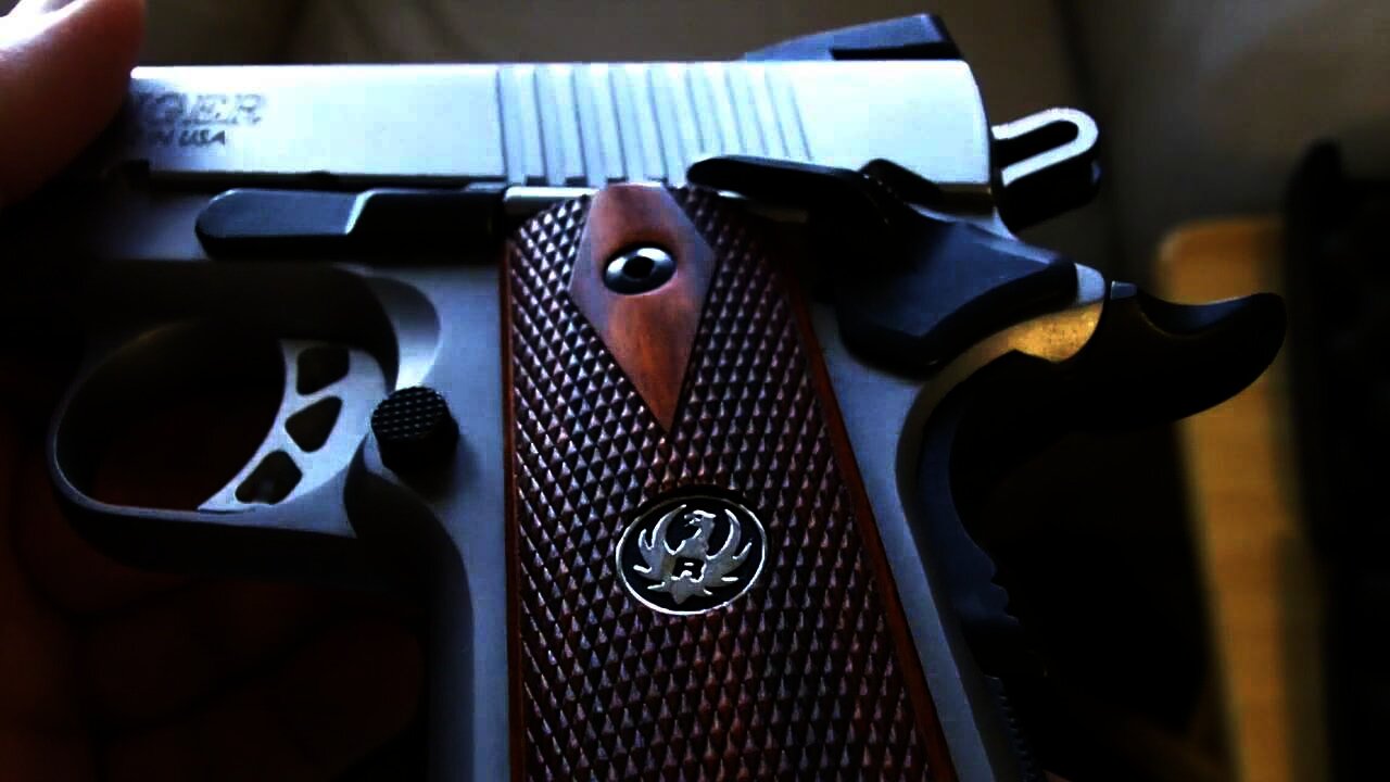 Ruger SR 1911 Commander close ups