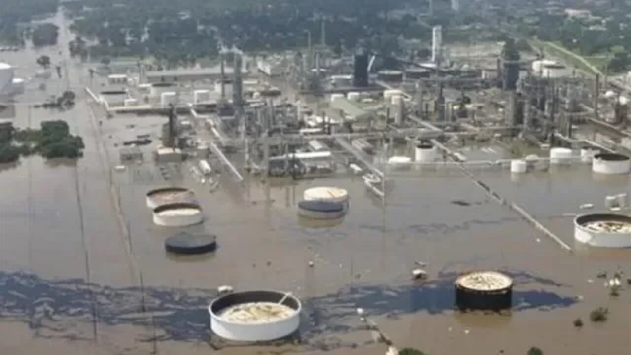 Chemical Plant Flooded in Houston Could Explode at Any Moment & Nothing Can Be Done!