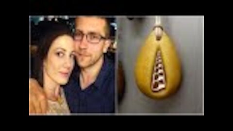 Man Gives His Girlfriend A Necklace 1 5 Years Later, She Breaks Down When She Realizes What’s Inside