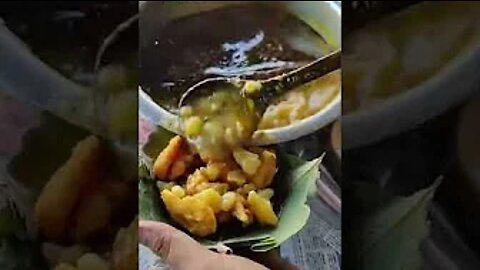 Pakora 😋 Chaat masala #ytshorts #shorts #Food #Streetfood #UpFoodReview