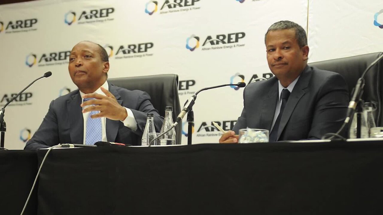 South Africa - Cape Town - Patrice Motsepe called a 'slay king' (Video) (UrT)