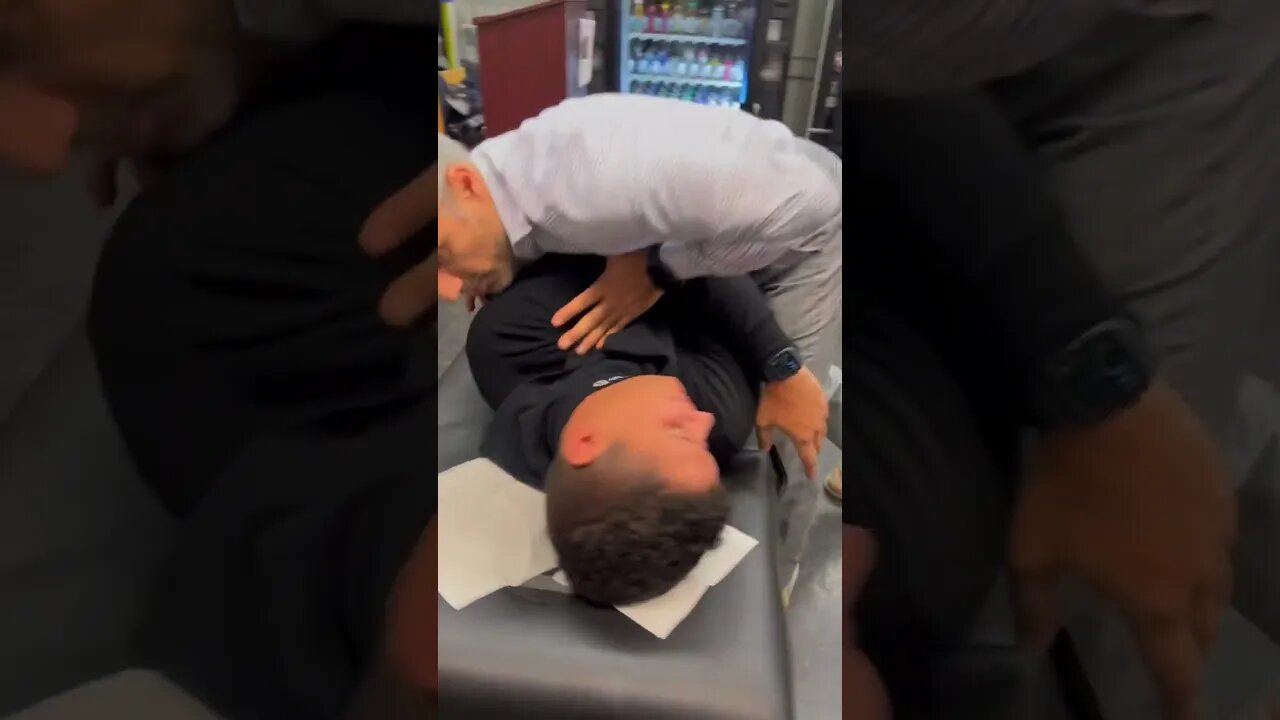 COPS’S REACTION👮🏼♀️😂! #chiropractic #NYPD #backcrack #nyc #asmr #shorts